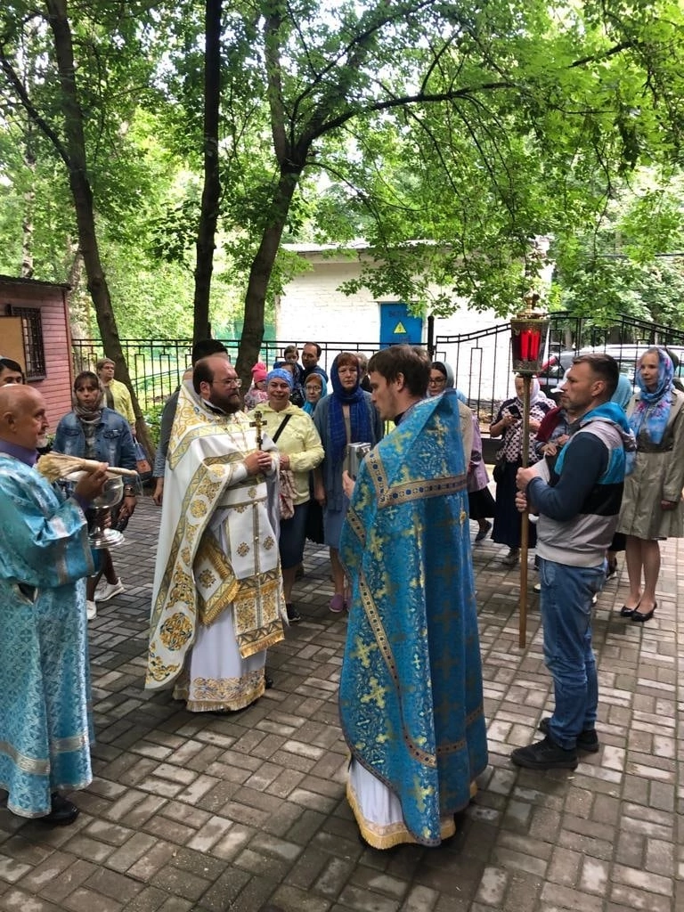 В колокольне бывшего Казанского Головинского монастыря молитвенно встретили престольный праздник 1