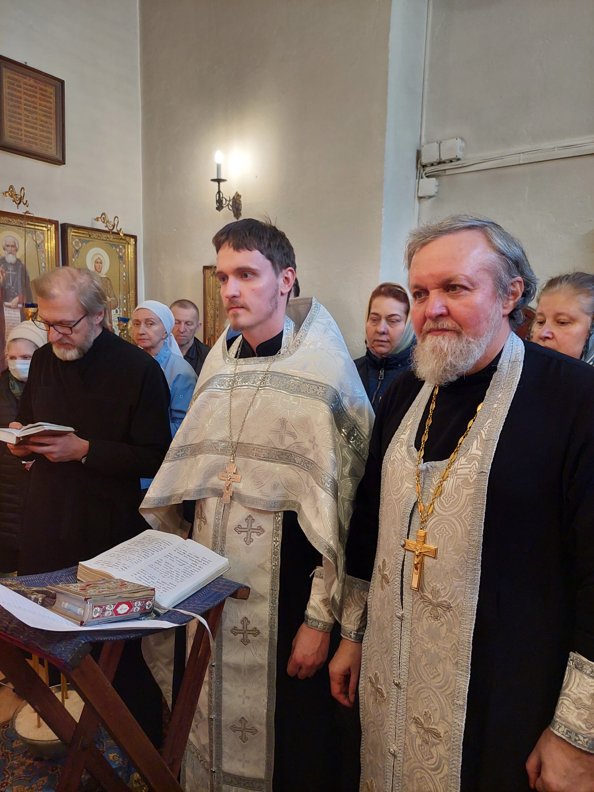 Таинство Елеосвящения в Колокольне бывшего Казанского Головинского монастыря 1
