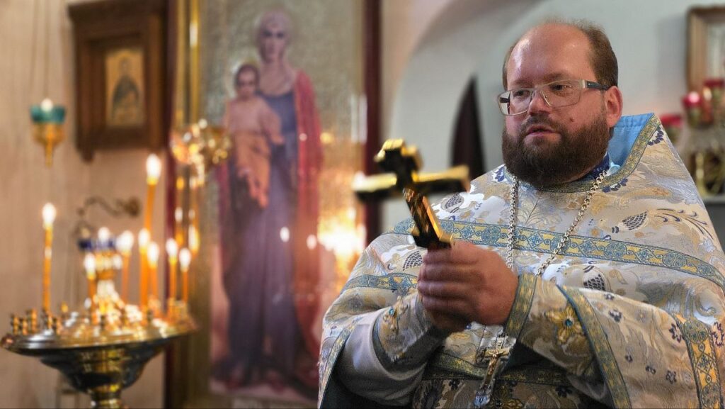 В колокольне бывшего Казанского Головинского монастыря молитвенно встретили праздник обретения Казанской иконы Божией Матери 13