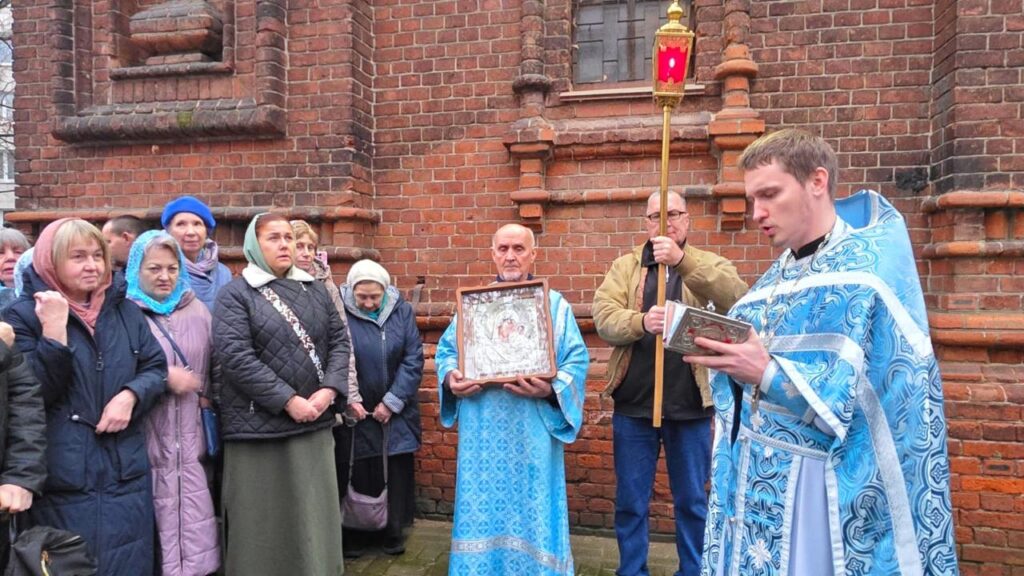 Праздник Казанской иконы Божией Матери молитвенно встретили в Аксиньино и Головино 11